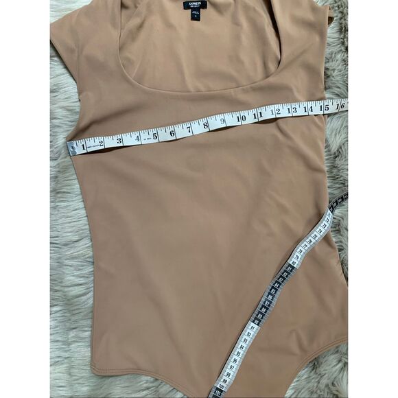 Express Body Contour High Compression Scoop Neck Cap Sleeve Bodysuit M - Picture 7 of 8